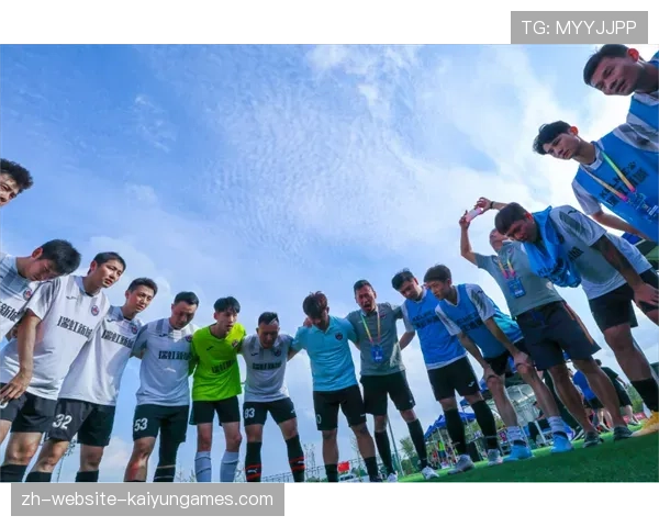 冠军球队球员参与社区环保活动树立良好形象，社区足球队